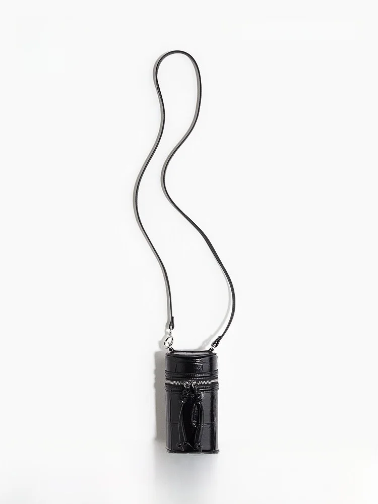 H&M Women's Casual Fashionable Cylindrical Crossbody Bag Versatile Summer Handbag Daily Use Handbag Leather Goods
H&M Women's Casual Fashionable Cylindrical Crossbody Bag Versatile Summer Handbag Daily Use Handbag Leather Goods