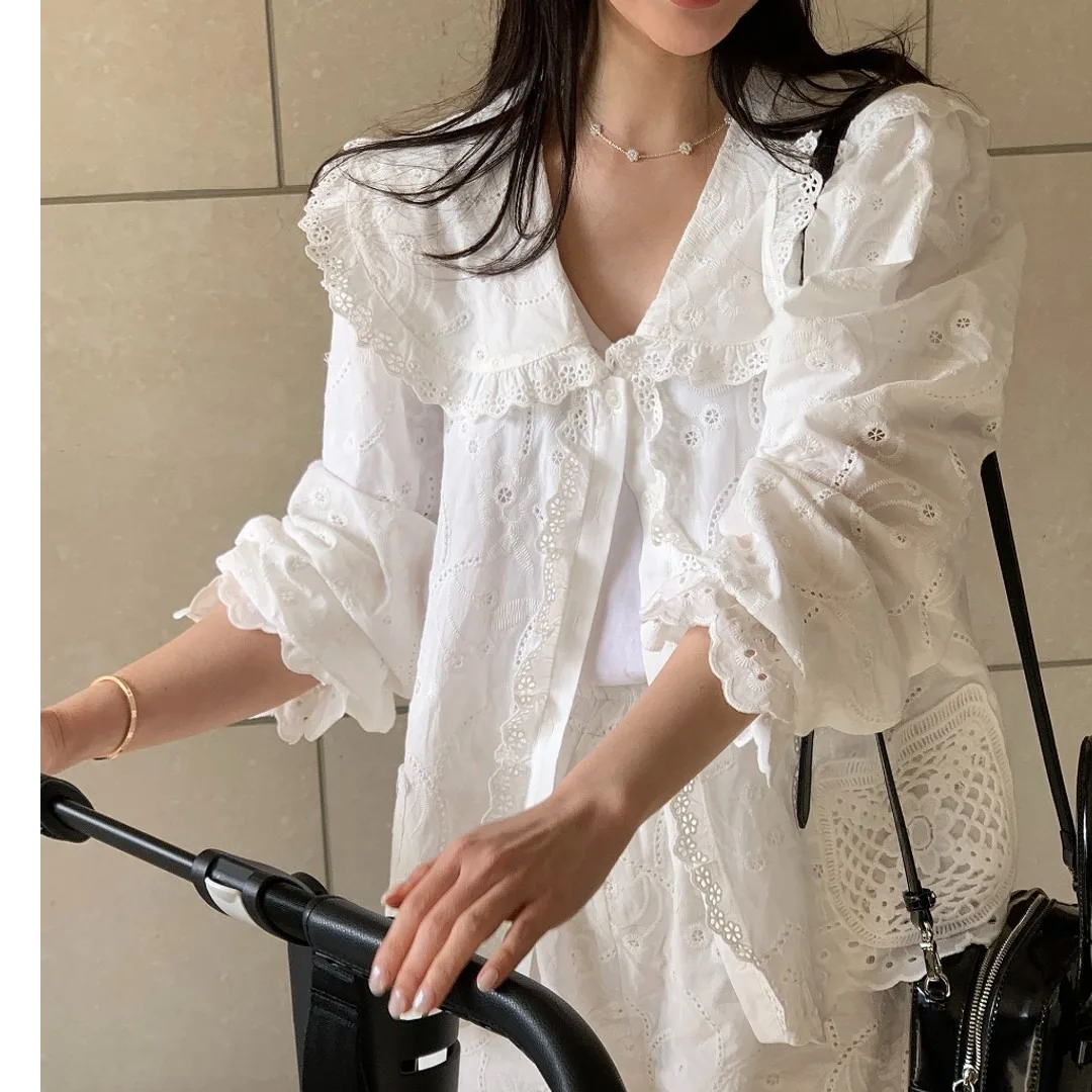 2026 Spring Summer New Chic Korean Style Women's Fashion Set Short Sleeve Embroidered Lace Hollow out Top Shorts Versatile
2026 Spring Summer New Chic Korean Style Women's Fashion Set Short Sleeve Embroidered Lace Hollow out Top Shorts Versatile