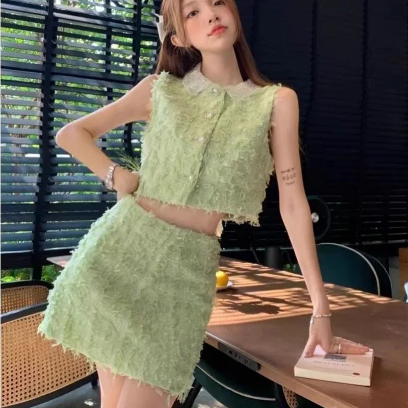 Новый модный летний женский костюм с кисточками и бисером, однобортный топ без рукавов с небольшим ароматом + мини-юбка с высокой талией, комплект из 2 предметов
Новый модный летний женский костюм с кисточками и бисером, однобортный топ без рукавов с небольшим ароматом + мини-юбка с высокой талией, комплект из 2 предметов