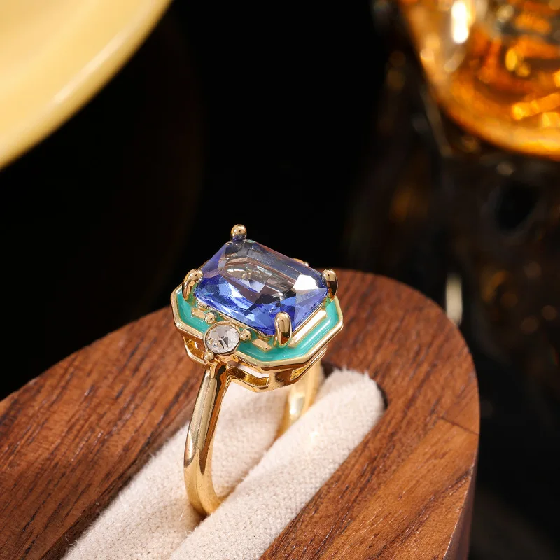 European and American retro French light luxury copper inlaid with sapphire dripping oil personalized simple women's ring
European and American retro French light luxury copper inlaid with sapphire dripping oil personalized simple women's ring