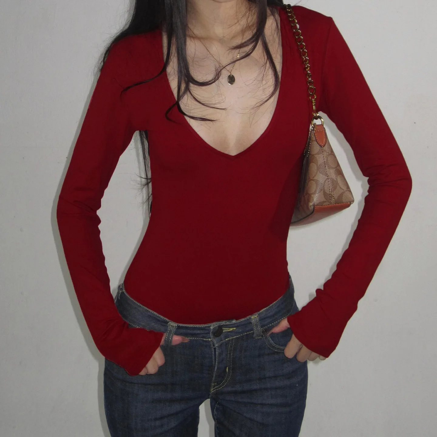 Сексуальный облегающий комбинезон с V-образным вырезом и длинными рукавами, однотонный, тонкий, из шелковой ткани, с низкой талией, брюки 7/8, с высокой талией
Сексуальный облегающий комбинезон с V-образным вырезом и длинными рукавами, однотонный, тонкий, из шелковой ткани, с низкой талией, брюки 7/8, с высокой талией