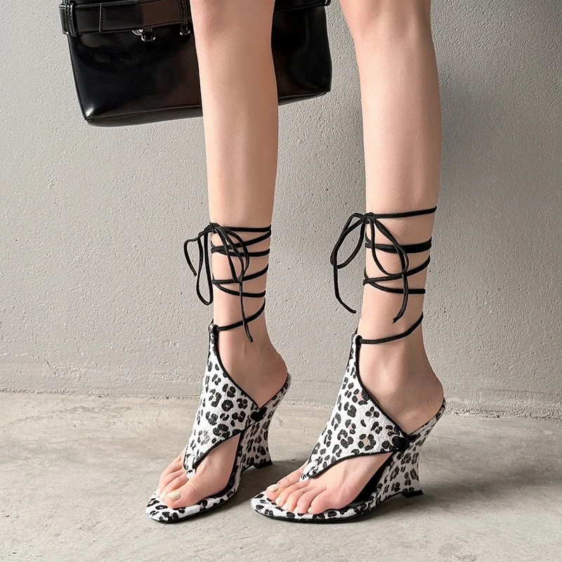 Genuine Leather Women's Summer High Heels Pinch Toe Fashion leopard Heeled Sandals Ankle Strap Sexy Party Thick Bottom Sandals
Genuine Leather Women's Summer High Heels Pinch Toe Fashion leopard Heeled Sandals Ankle Strap Sexy Party Thick Bottom Sandals