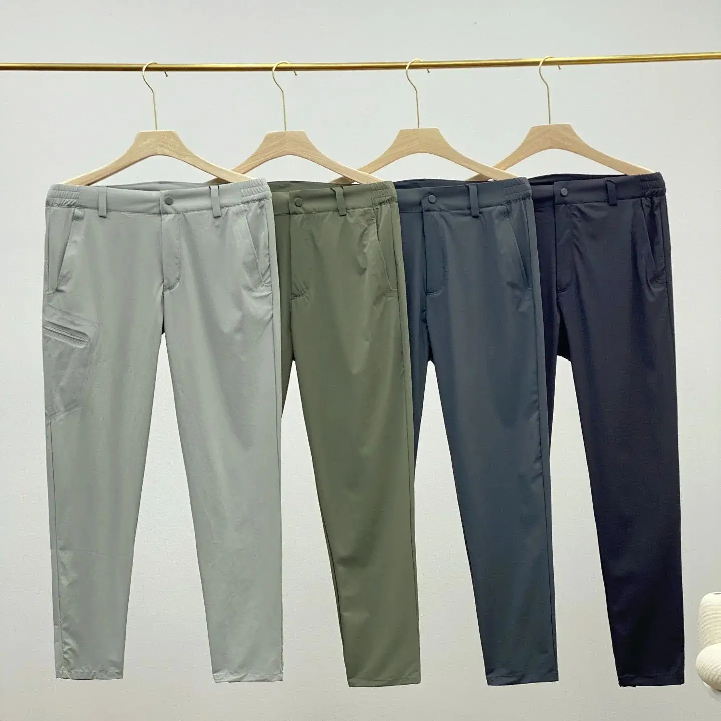 M6740 Summer Lightweight Breathable Waterproof Sports Quick Dry Pants For Men Outdoor Zipper Hiking Mountain Trousers
M6740 Summer Lightweight Breathable Waterproof Sports Quick Dry Pants For Men Outdoor Zipper Hiking Mountain Trousers