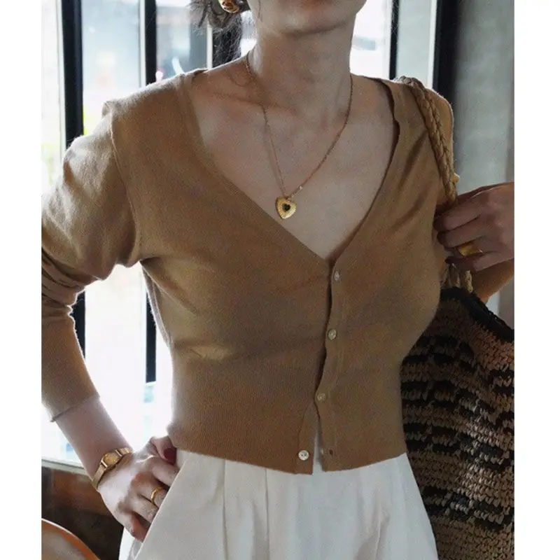 French Retro Women Cardigan Loose Short Long-sleeved Shawl Outwear Female Summer Thin Knitted Sunscreen Cardigans Casual Outfit
French Retro Women Cardigan Loose Short Long-sleeved Shawl Outwear Female Summer Thin Knitted Sunscreen Cardigans Casual Outfit