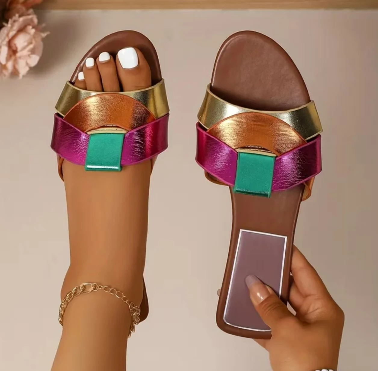 Designer Woman Flat Slippers Woven Comfortable Women Shoes Summer Casual Bottom Slippers 2025 New beach Sandals Slides Women
Designer Woman Flat Slippers Woven Comfortable Women Shoes Summer Casual Bottom Slippers 2025 New beach Sandals Slides Women