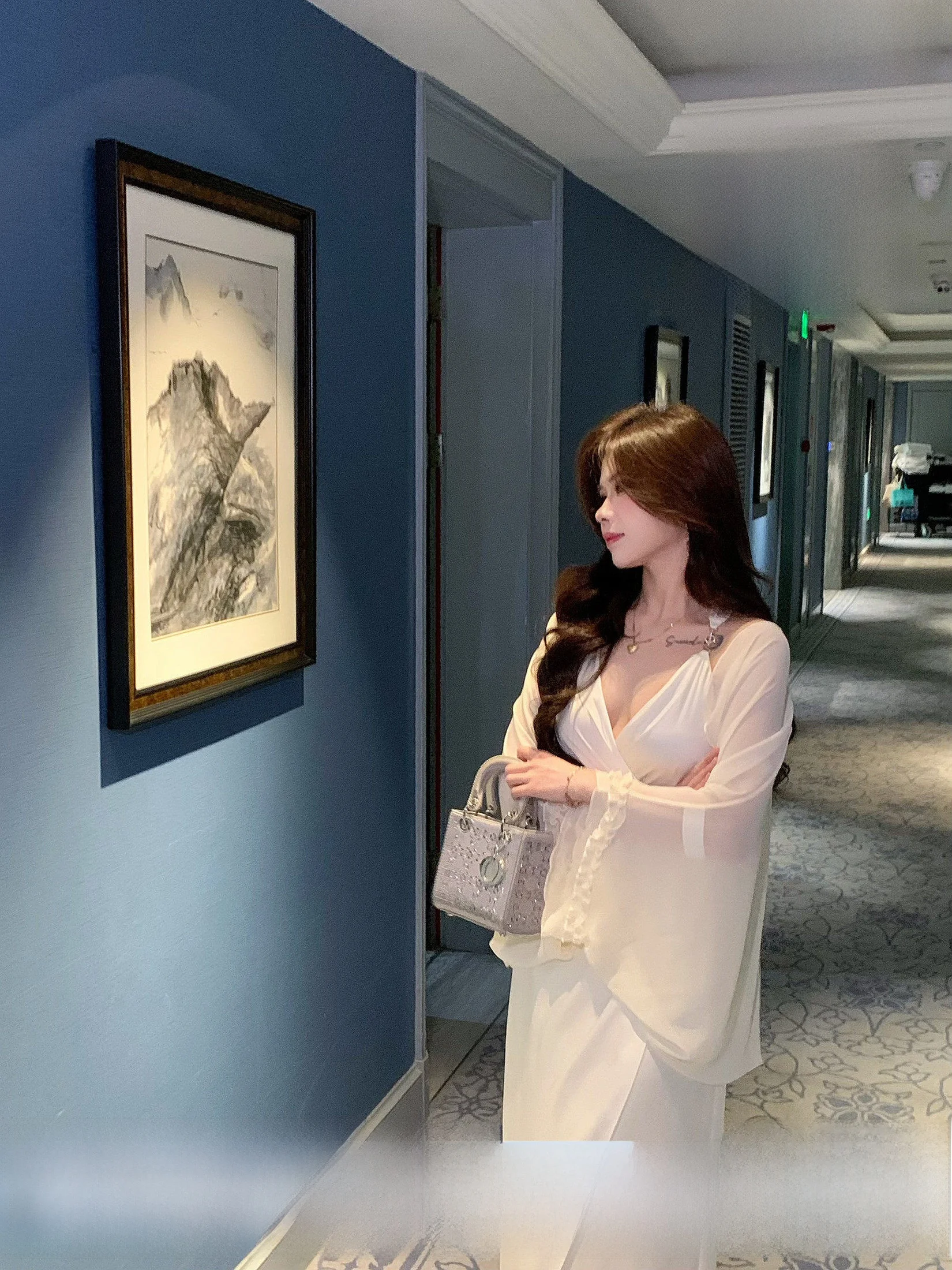 Lixiaoshuang White V-neck Batwing Sleeve Lace Top Women's Loose Spring Fashionable Casual Style Long Sleeve Button up Shirt
Lixiaoshuang White V-neck Batwing Sleeve Lace Top Women's Loose Spring Fashionable Casual Style Long Sleeve Button up Shirt