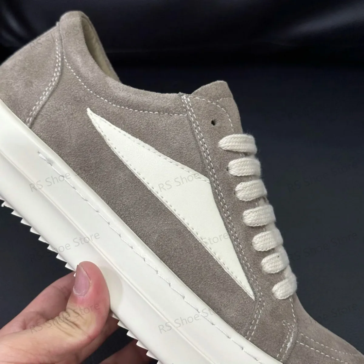 Ro Men Brown Suede Shoe Outoor Low Top Casual Shoes White Leather Lace Up Women Sneaker Design Boot Cow Suede Flat Sneakers
Ro Men Brown Suede Shoe Outoor Low Top Casual Shoes White Leather Lace Up Women Sneaker Design Boot Cow Suede Flat Sneakers