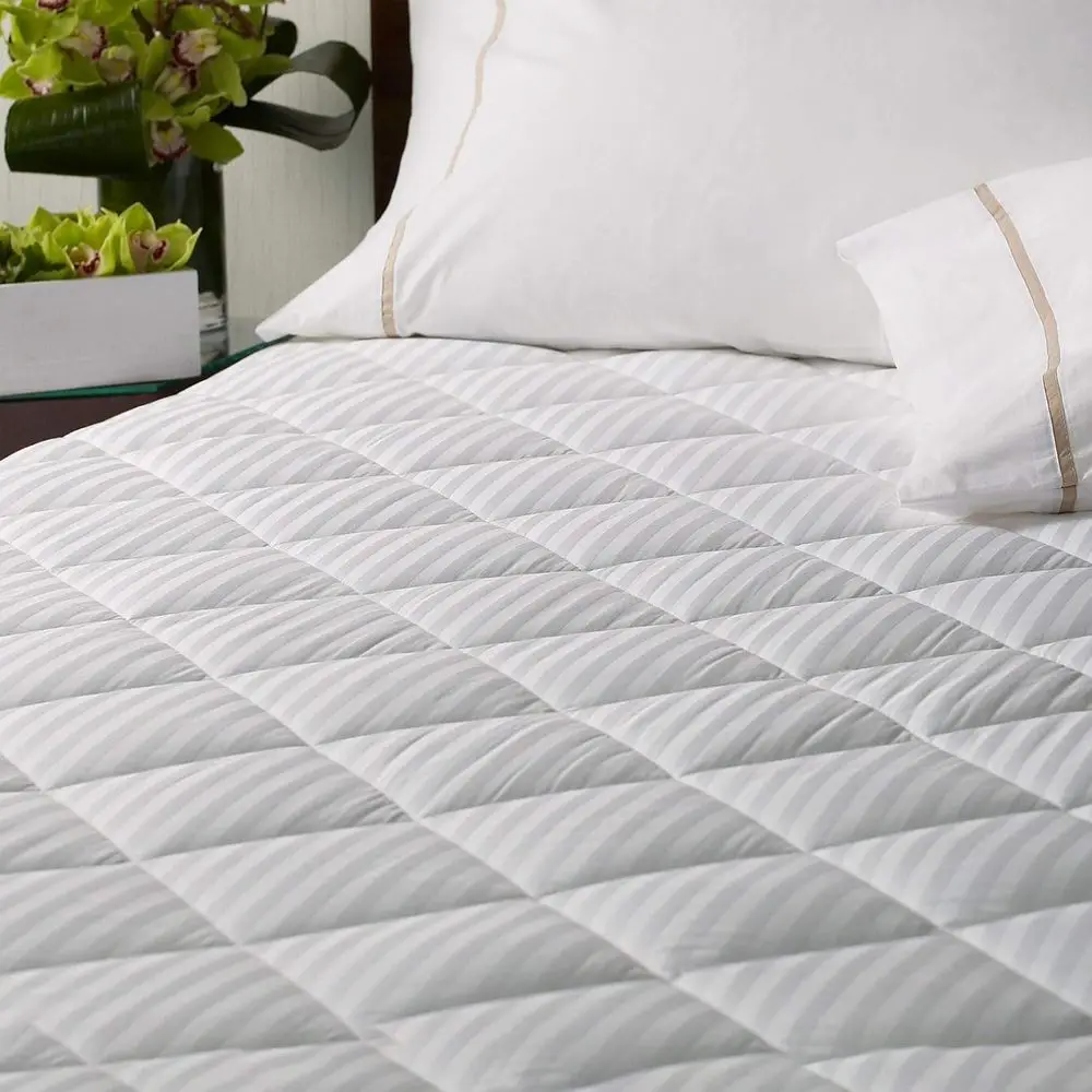 Plush Quilted Mattress Topper with Deep Pockets - King Size (78 x 80 x 18)
Plush Quilted Mattress Topper with Deep Pockets - King Size (78 x 80 x 18)