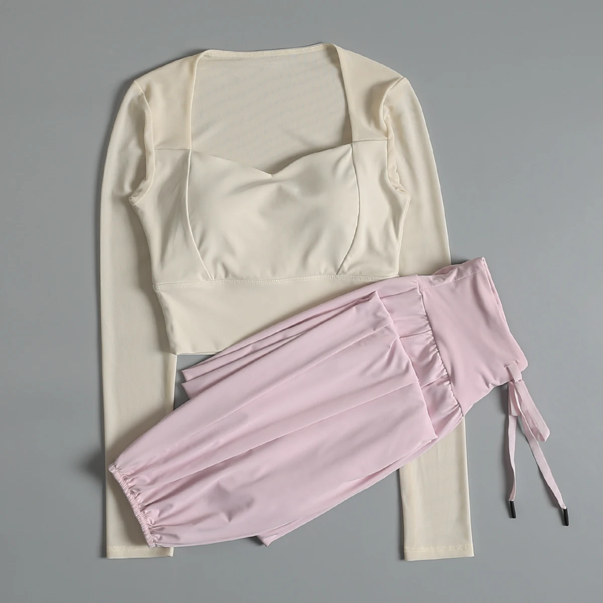 Yoga suit with chest pad for women in autumn fashion morning jogging good looking training quick-drying fitness loose sports
Yoga suit with chest pad for women in autumn fashion morning jogging good looking training quick-drying fitness loose sports