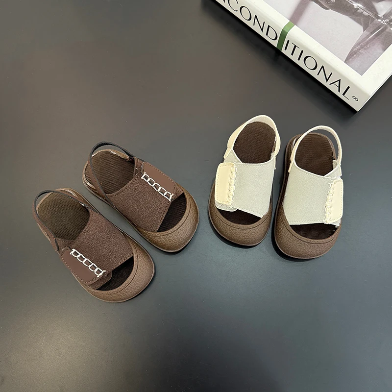 Детские сандалии в корейском стиле, новинка лета 2024, нескользящие сандалии простого дизайна для мальчиков и девочек, модные сандалии с дизайном Baotou Prewalker 
Детские сандалии в корейском стиле, новинка лета 2024, нескользящие сандалии простого дизайна для мальчиков и девочек, модные сандалии с дизайном Baotou Prewalker