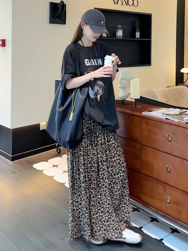 plus Size 300 Pounds Women's T-Shirt And Skirt Set Summer Casual High Waist A-Line Midi Skirt Leopard Print Short Sleeve T-Shirt
plus Size 300 Pounds Women's T-Shirt And Skirt Set Summer Casual High Waist A-Line Midi Skirt Leopard Print Short Sleeve T-Shirt
