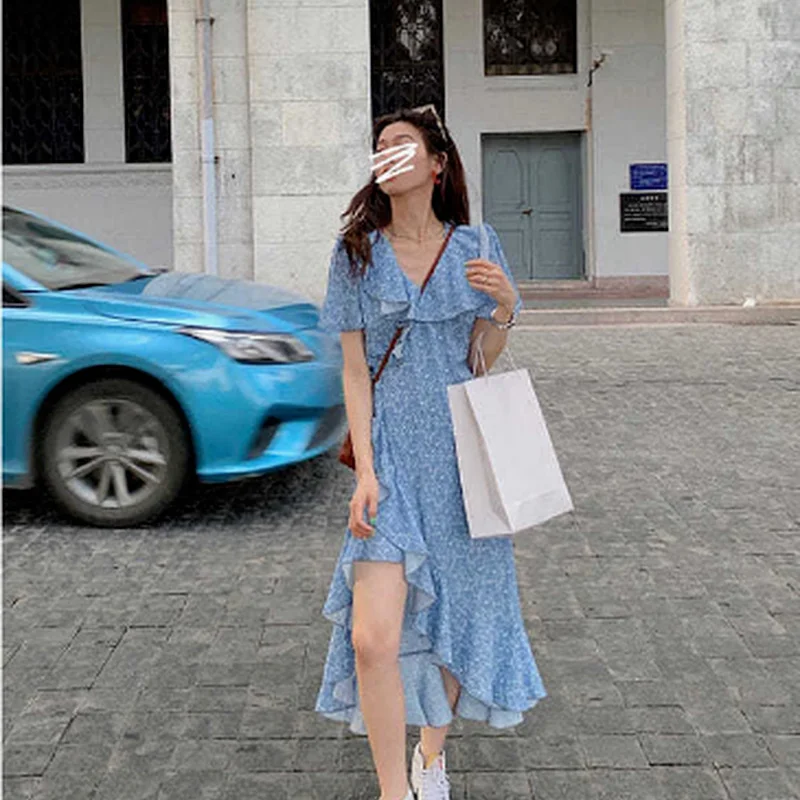 Wind chimes blue floral dress 2023 summer new retro waist tie girly sweet and gentle wind dress
Wind chimes blue floral dress 2023 summer new retro waist tie girly sweet and gentle wind dress