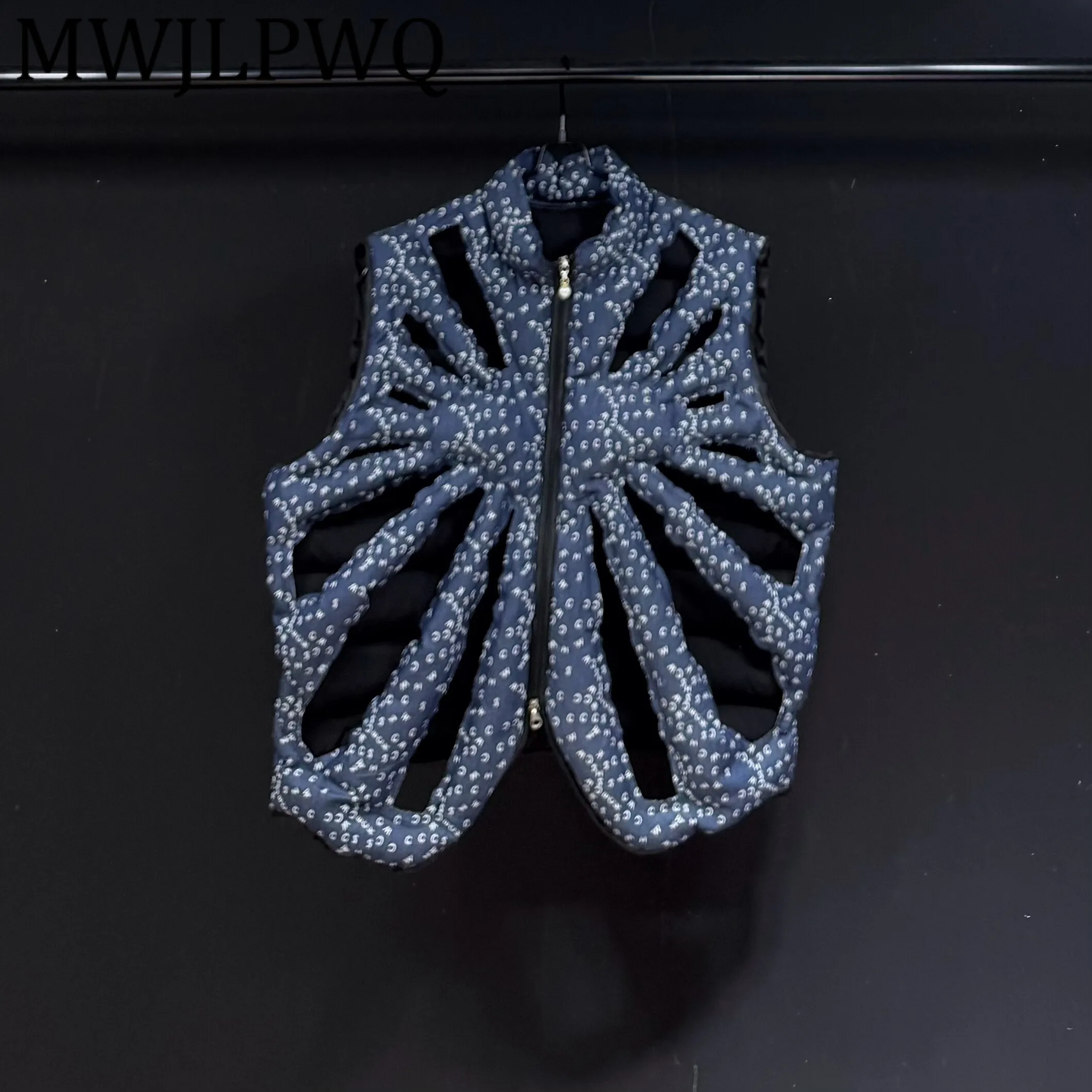 MWJLPWQ Design 2025 New Heavy-Duty Patchwork Loose Casual Printed Vest Coats Male High Street Sleeveless Casual Tops 12630
MWJLPWQ Design 2025 New Heavy-Duty Patchwork Loose Casual Printed Vest Coats Male High Street Sleeveless Casual Tops 12630