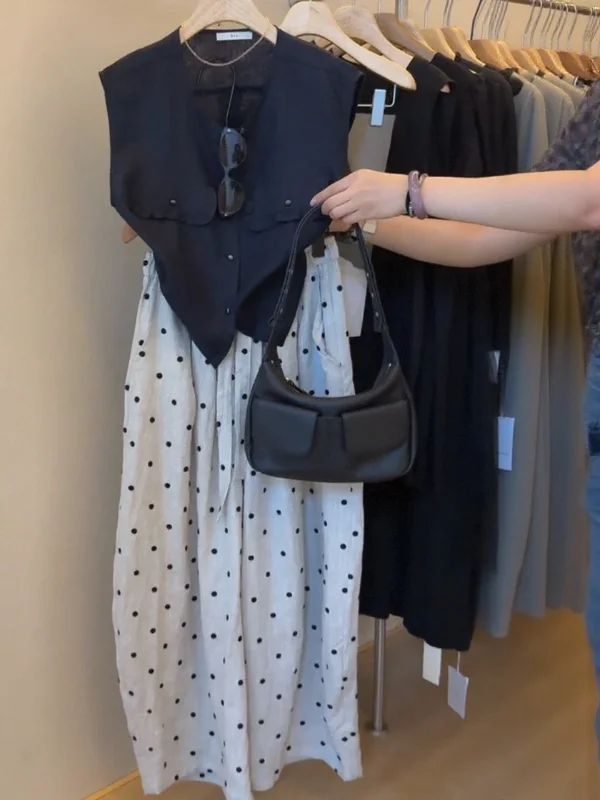 Korean Style Summer Fashionable Retro Sleeveless Vest And Pants Two-Piece Set Casual Polka Dot Outfit Women's Ensemble
Korean Style Summer Fashionable Retro Sleeveless Vest And Pants Two-Piece Set Casual Polka Dot Outfit Women's Ensemble