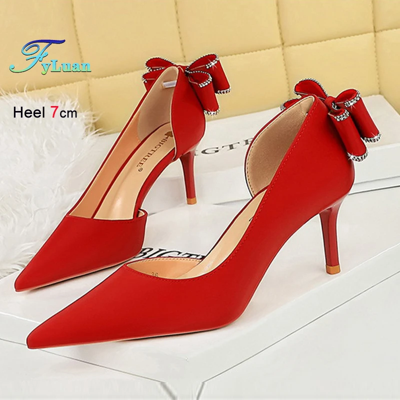 Korean Style Women's Pumps Fashion Banquet 7cm High Heels Ladies Comfy Side Hollow Rear Bow Decoration Solid Color Single Shoes
Korean Style Women's Pumps Fashion Banquet 7cm High Heels Ladies Comfy Side Hollow Rear Bow Decoration Solid Color Single Shoes