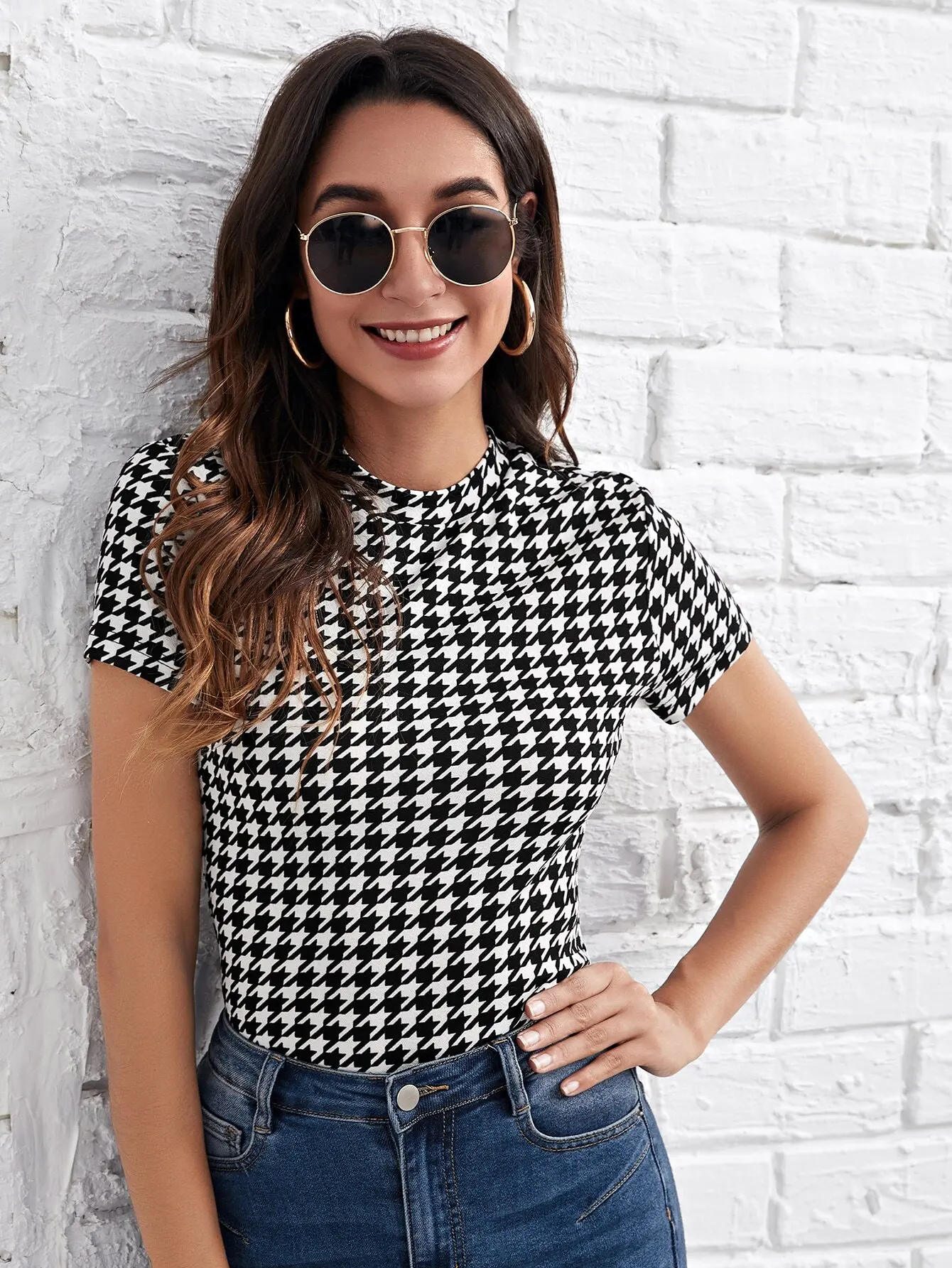 Classic Houndstooth Print Short Sleeve Knit T-Shirt for Women, Stylish Casual Top
Classic Houndstooth Print Short Sleeve Knit T-Shirt for Women, Stylish Casual Top