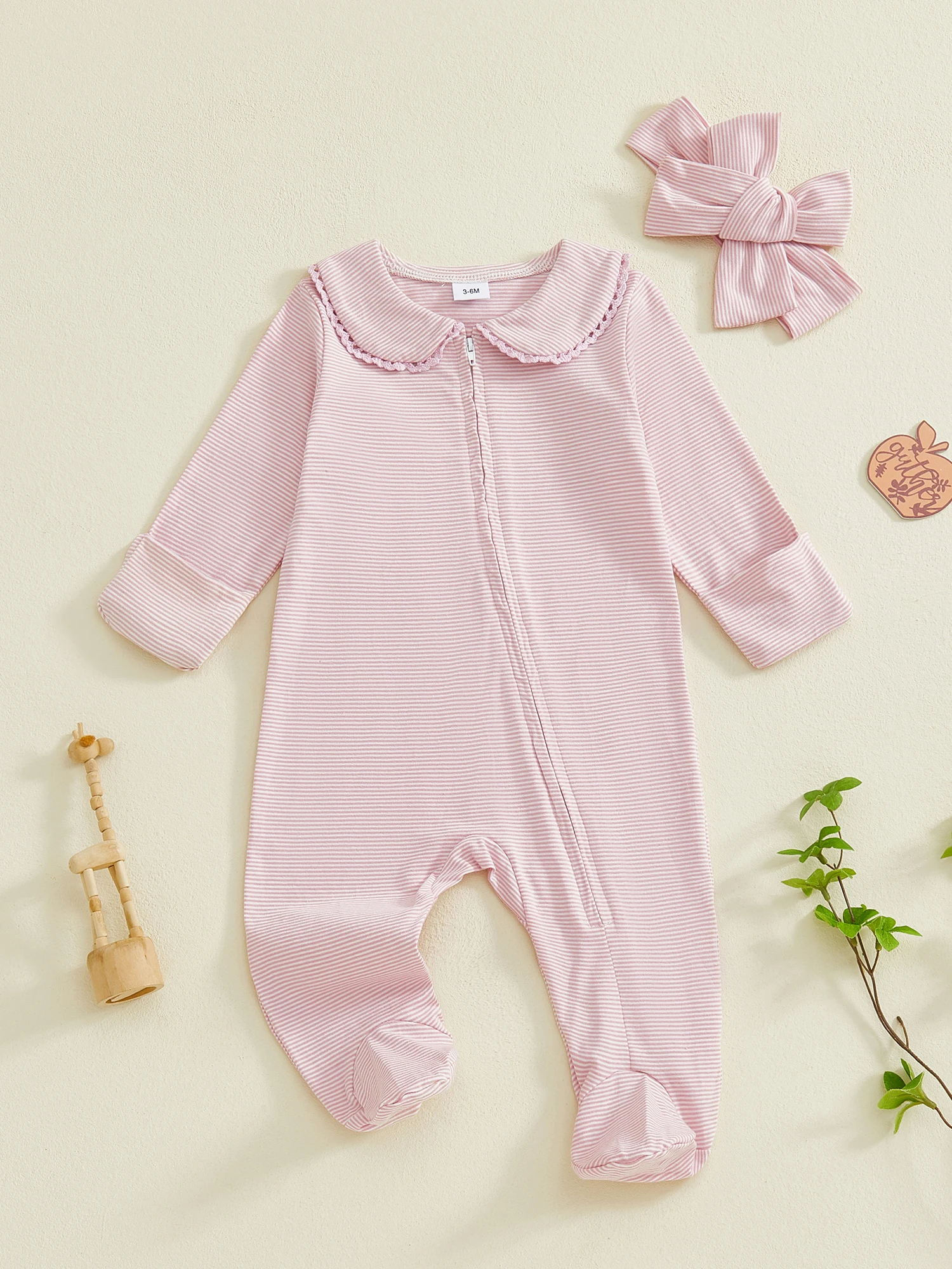 Очаровательный осенний комбинезон для маленьких девочек с рисунком в горошек, рукавами с рюшами на воротнике и аксессуарами в тон с бантом для волос
Очаровательный осенний комбинезон для маленьких девочек с рисунком в горошек, рукавами с рюшами на воротнике и аксессуарами в тон с бантом для волос