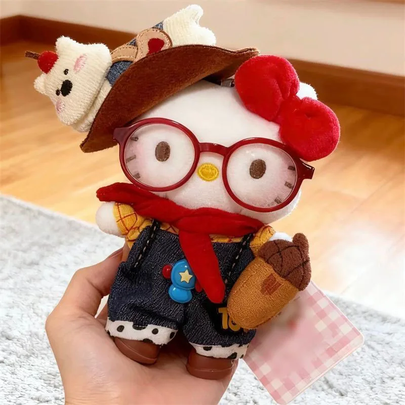 Милый плюшевый брелок Hello Kitty в ковбойском джинсовом костюме с шляпой, мультяшная игрушка-кошка КТ, подвеска для сумки, аниме-кукла, идеальный подарок
Милый плюшевый брелок Hello Kitty в ковбойском джинсовом костюме с шляпой, мультяшная игрушка-кошка КТ, подвеска для сумки, аниме-кукла, идеальный подарок