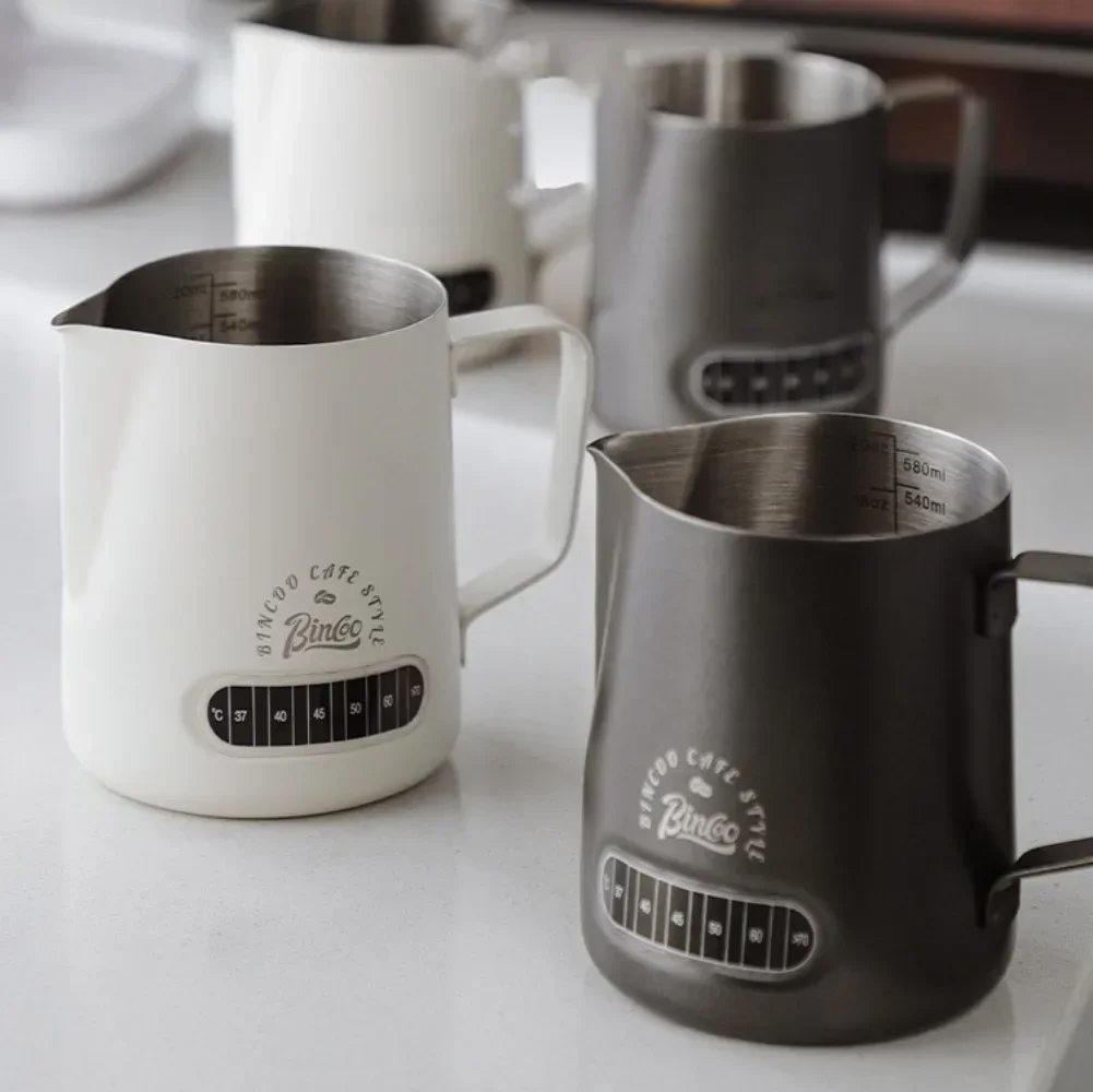 400ml Milk Frothing Pitcher with Temperature Display Stainless Steel Milk Jug for Latte Art Coffeewarfe Latee Barista Accessory
400ml Milk Frothing Pitcher with Temperature Display Stainless Steel Milk Jug for Latte Art Coffeewarfe Latee Barista Accessory