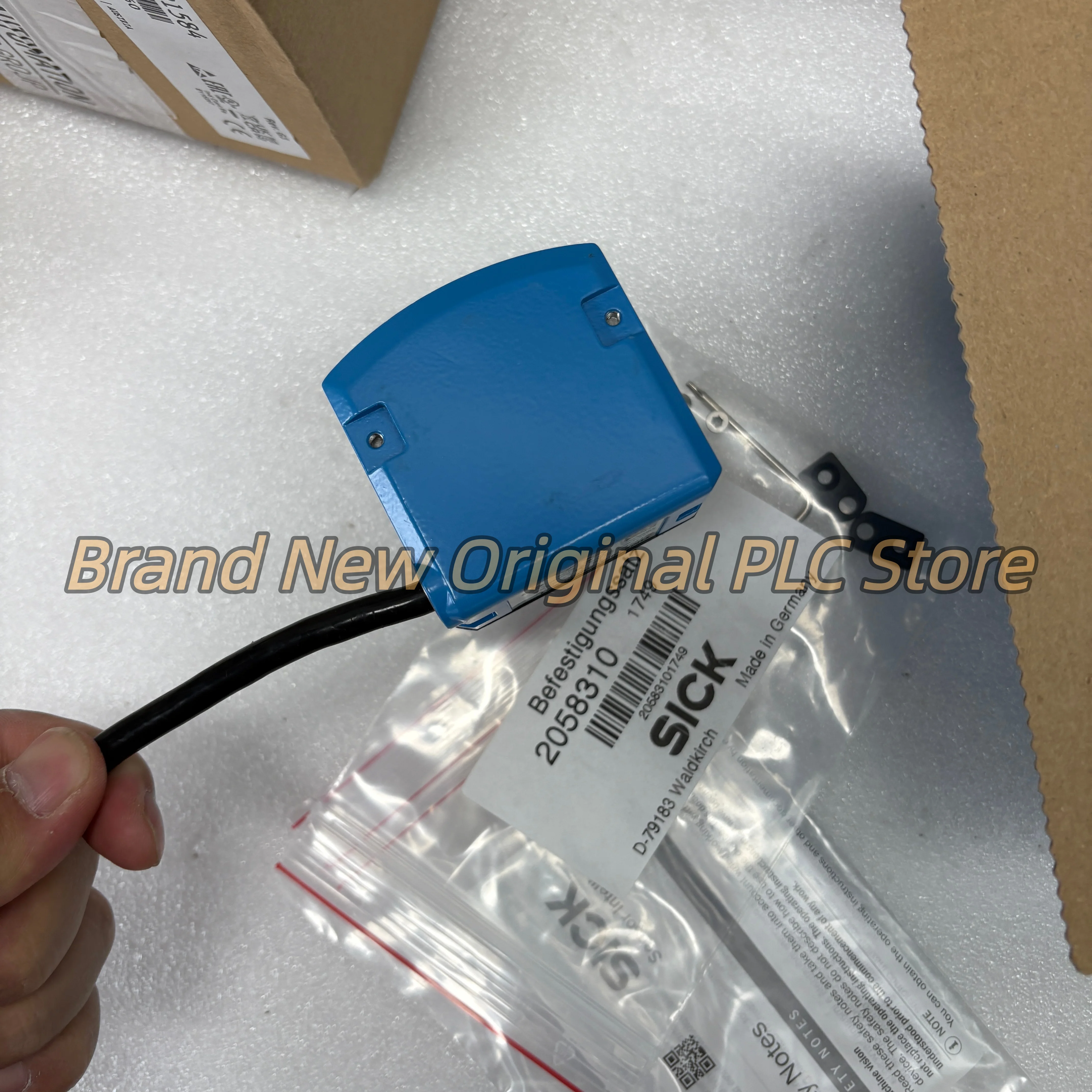 New sensor TIM510-9950000S01 in box
New sensor TIM510-9950000S01 in box