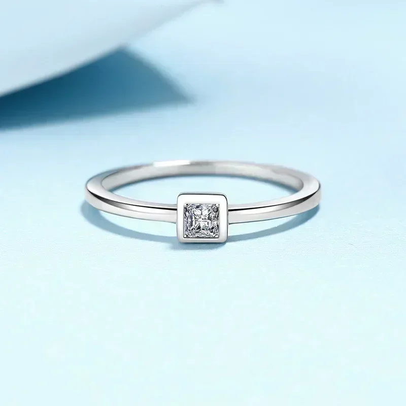 Elegant Design 0.3 CT Square Moissanite Women's and Men's Unisex Ring, Luxury PT950 Platinum Boy Girl Lovers Ring Birthday Gift
Elegant Design 0.3 CT Square Moissanite Women's and Men's Unisex Ring, Luxury PT950 Platinum Boy Girl Lovers Ring Birthday Gift
