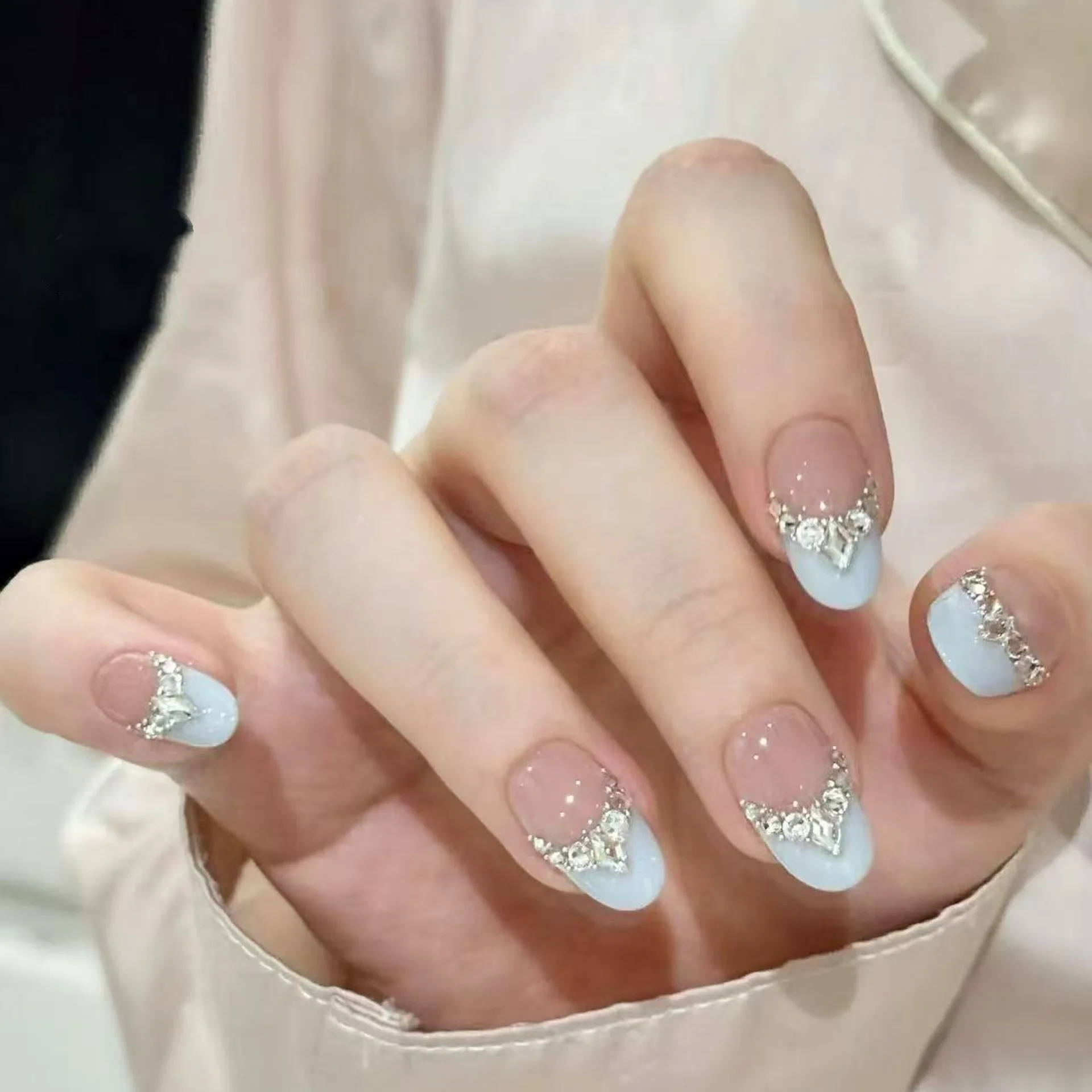 10Pcs Handmade French Short Oval Press On Nails Full Cover Rhinestone Blue Edge Design Sweet Fake Nails Wearable Nails Tips Art
10Pcs Handmade French Short Oval Press On Nails Full Cover Rhinestone Blue Edge Design Sweet Fake Nails Wearable Nails Tips Art