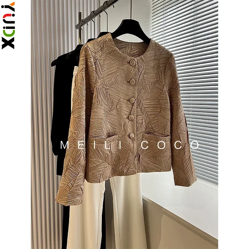 Versatile Round Neck Long Sleeve Single-breasted Design Women's Short Jacket 2024 Fall New Pleated Fashion Quality Slim Tops
Versatile Round Neck Long Sleeve Single-breasted Design Women's Short Jacket 2024 Fall New Pleated Fashion Quality Slim Tops