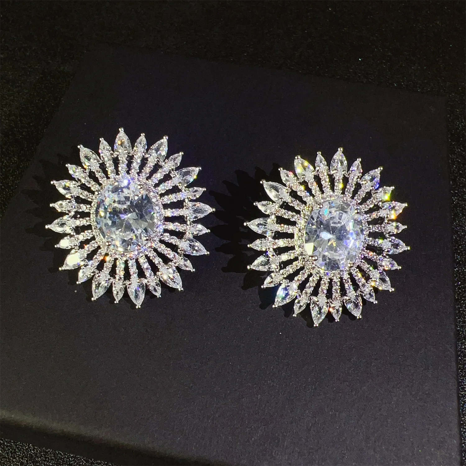 Sunburst cubic zirconia Statement Earrings for women Sparkling jewelry Wedding Evening Party stud earrings
Sunburst cubic zirconia Statement Earrings for women Sparkling jewelry Wedding Evening Party stud earrings