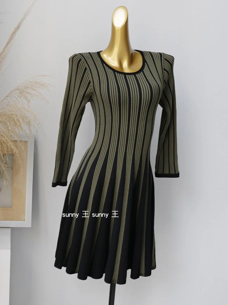 High-end Quality Gradient ~ Vertical stripe Grain Waist Slimming Swing Long Sleeve Knit Dress Green Black S XL
High-end Quality Gradient ~ Vertical stripe Grain Waist Slimming Swing Long Sleeve Knit Dress Green Black S XL