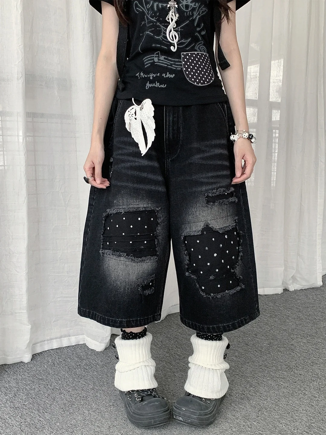 Retro American Millennium Wave Dot Patchwork Seven-Foot Denim Shorts Women Lightweight Washed Loose Wide-Leg Shorts
Retro American Millennium Wave Dot Patchwork Seven-Foot Denim Shorts Women Lightweight Washed Loose Wide-Leg Shorts