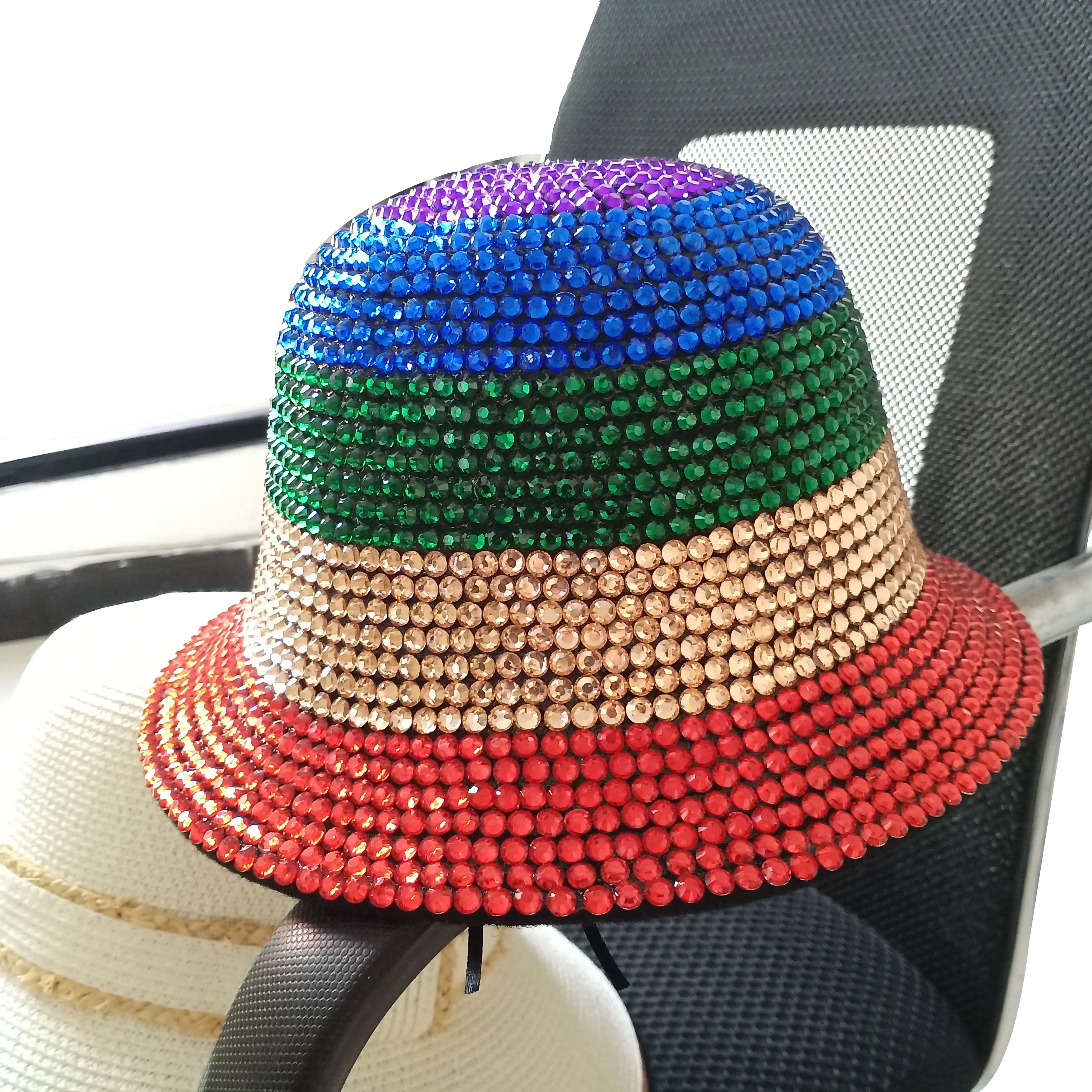 Red rhinestone fedora Jazz Hats Cowboy Hat For Women And Men Double-sided Color Cap Red With Black diamond fedora Wholesale 2021
Red rhinestone fedora Jazz Hats Cowboy Hat For Women And Men Double-sided Color Cap Red With Black diamond fedora Wholesale 2021