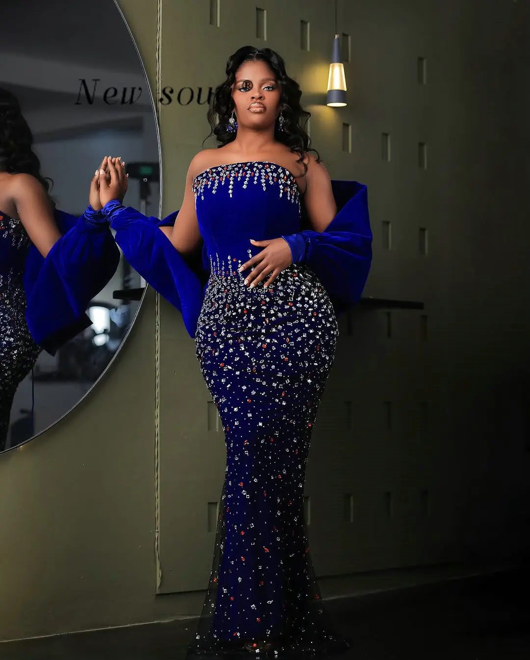 Африканские королевские синие платья для выпускного вечера без бретелек с запахом, роскошные свадебные вечерние платья с кристаллами и бисером, большие размеры
Африканские королевские синие платья для выпускного вечера без бретелек с запахом, роскошные свадебные вечерние платья с кристаллами и бисером, большие размеры