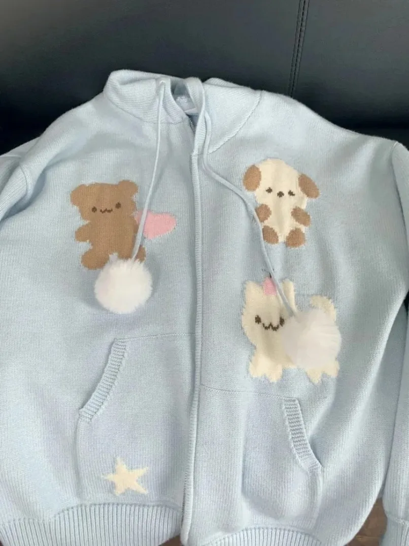 Новые свитера на молнии с капюшоном Kawaii Little Bear, осень 2024, утепленные вязаные топы, женские кардиганы с длинными рукавами Y2k для девочек, пальто
Новые свитера на молнии с капюшоном Kawaii Little Bear, осень 2024, утепленные вязаные топы, женские кардиганы с длинными рукавами Y2k для девочек, пальто
