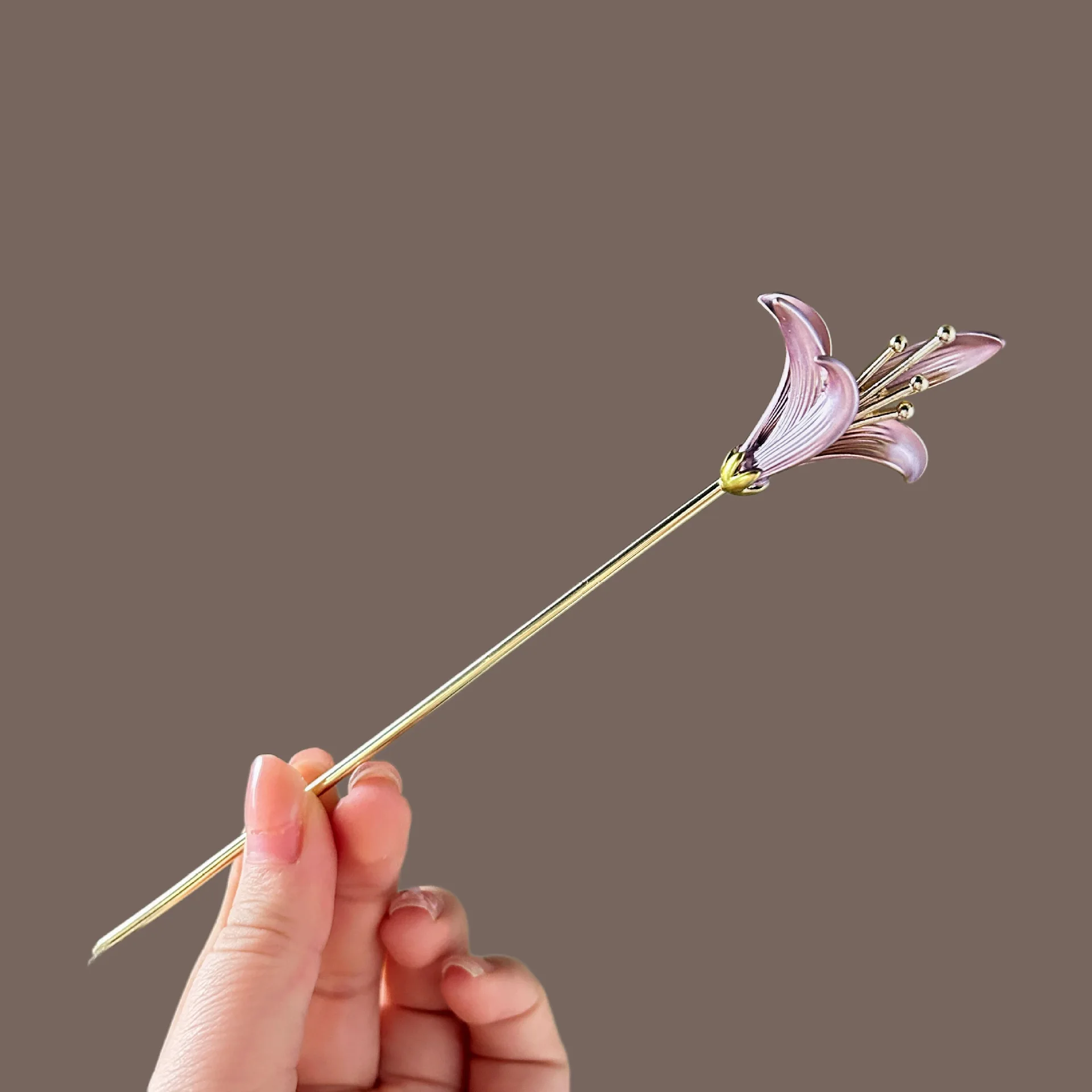 Purple Lily Hair Pin Floral Hair Stick Elegant Flower Hair Clip for Women Bride Wedding Minimalist Hair Jewelry Ornaments
Purple Lily Hair Pin Floral Hair Stick Elegant Flower Hair Clip for Women Bride Wedding Minimalist Hair Jewelry Ornaments