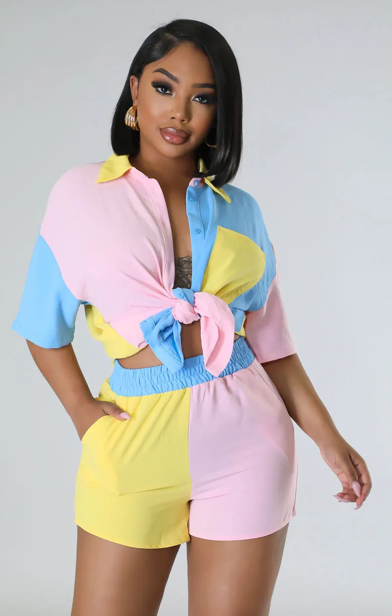 Summer Fashion New Contrasting Color Lapel Suit Women Loose Casual Single Breasted Short Sleeved Shirt Shorts Two Piece Set
Summer Fashion New Contrasting Color Lapel Suit Women Loose Casual Single Breasted Short Sleeved Shirt Shorts Two Piece Set