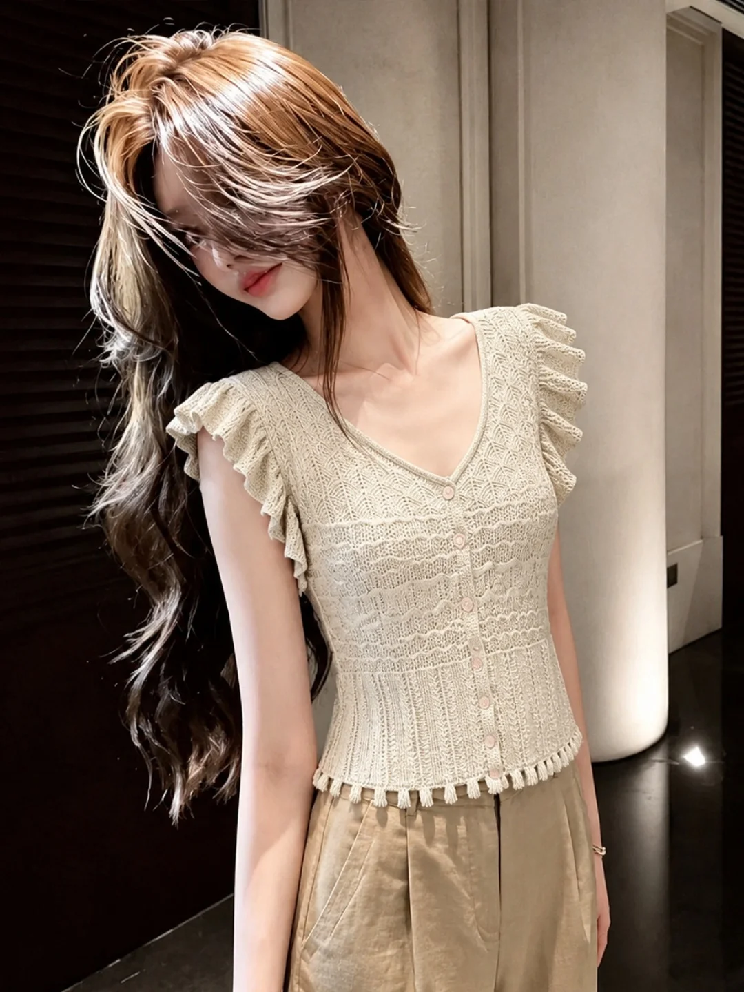 Summer Soft Comfortable Silk Knitwear V-Neck Slimming Versatile Age-Defying Fly Sleeve Top Korean Style Straight Cut Button D...
Summer Soft Comfortable Silk Knitwear V-Neck Slimming Versatile Age-Defying Fly Sleeve Top Korean Style Straight Cut Button D...