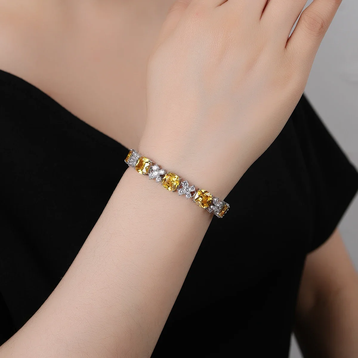 Luxurious Cubic Zircon Red Green Blue Austrian Crystal Flower Bracelets Fashion Jewelry for Women Gift CK10166
Luxurious Cubic Zircon Red Green Blue Austrian Crystal Flower Bracelets Fashion Jewelry for Women Gift CK10166