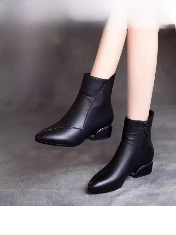 Women's Leather Boots ort Winter Warm Thiened Rubber Sole Zipper Closure Faionable All-Match Mid-Calf Boots
Women's Leather Boots ort Winter Warm Thiened Rubber Sole Zipper Closure Faionable All-Match Mid-Calf Boots