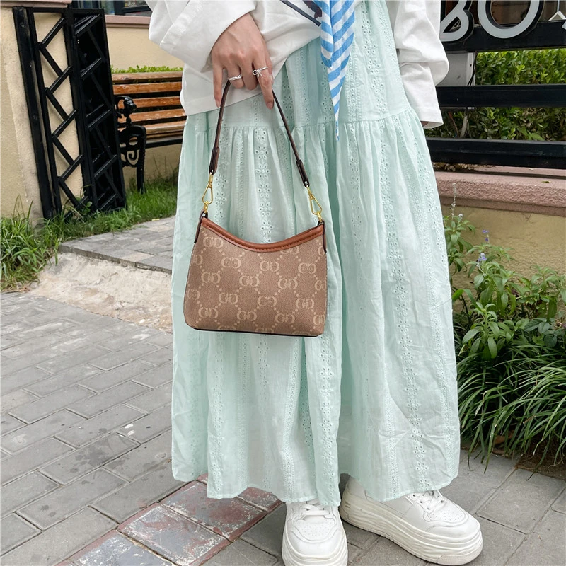 Уникальная повседневная пригородная сумка для деловых женщин с функцией Messenger и простой кожаной отделкой
Уникальная повседневная пригородная сумка для деловых женщин с функцией Messenger и простой кожаной отделкой