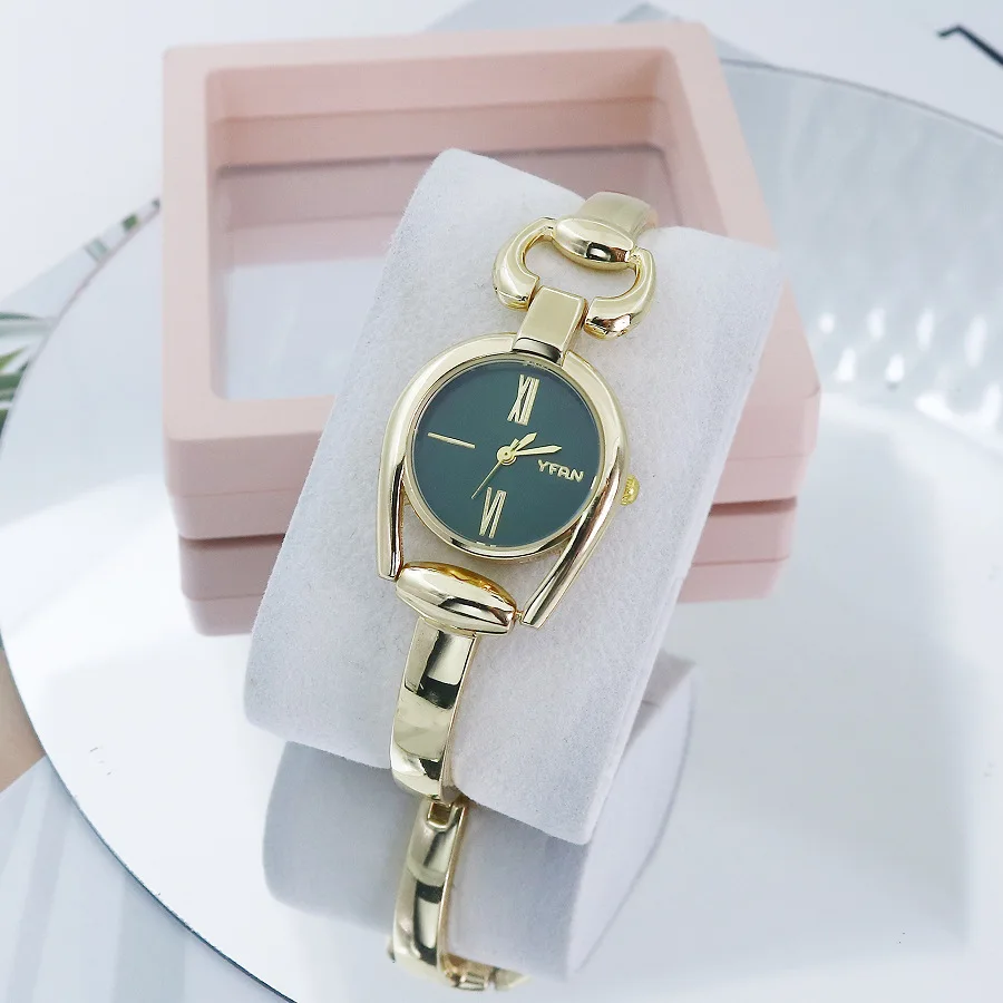 New Retro Button Bracelet Watch for Women Fashionable Chain Watch with Quartz Movement Casual & Stylish Wrist Accessory
New Retro Button Bracelet Watch for Women Fashionable Chain Watch with Quartz Movement Casual & Stylish Wrist Accessory