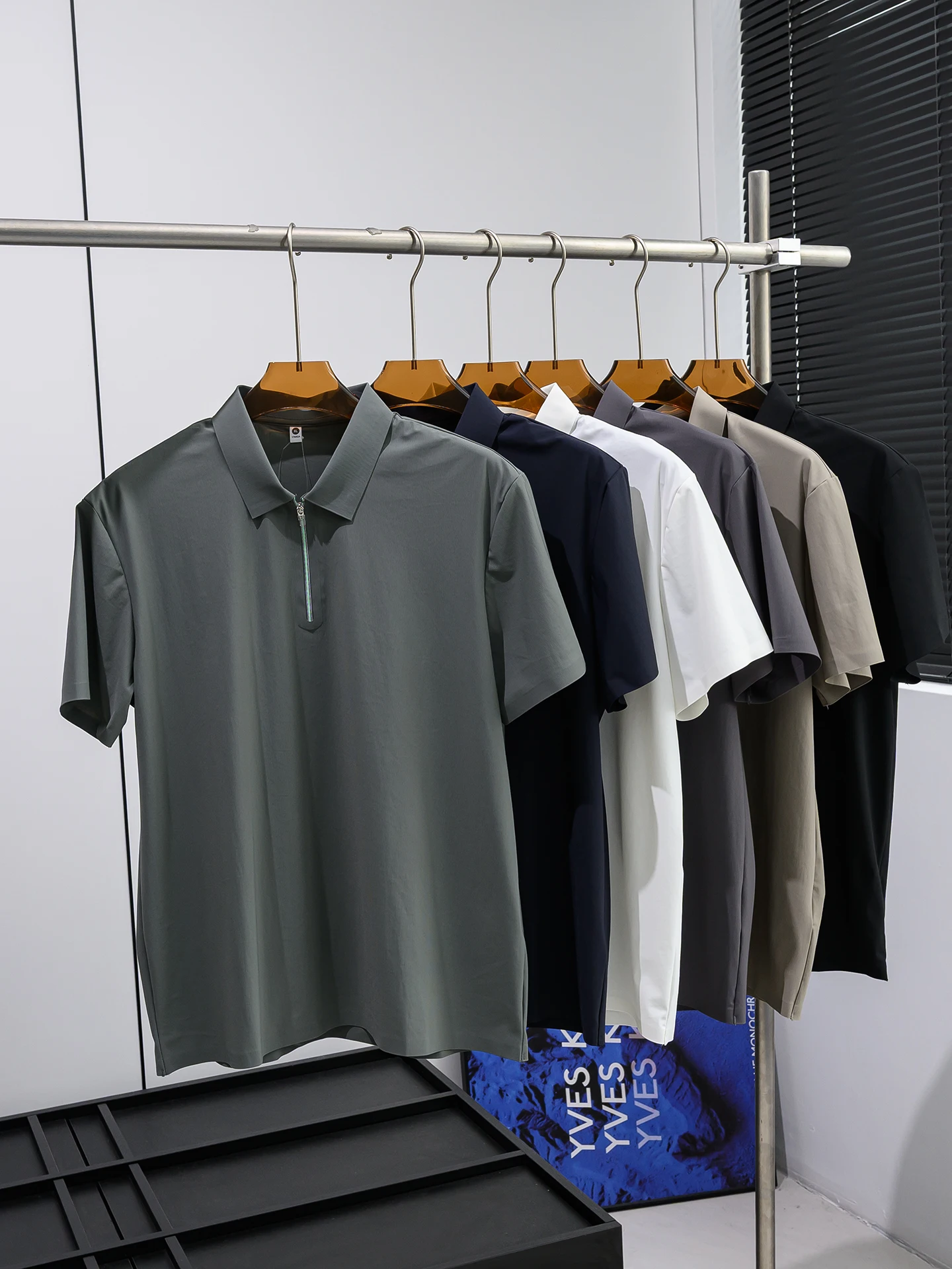 Elastic Quick Dry Cool Feeling Summer Men's Lightweight Casual Commute Shirt Short Sleeve Turn-down Collar Comfortable Fit
Elastic Quick Dry Cool Feeling Summer Men's Lightweight Casual Commute Shirt Short Sleeve Turn-down Collar Comfortable Fit