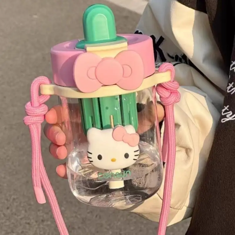 550 мл летняя пластиковая чашка для воды Sanrios с большой емкостью Hellokitty девушки кросс-боди соломинка термостойкая и милая фотография
550 мл летняя пластиковая чашка для воды Sanrios с большой емкостью Hellokitty девушки кросс-боди соломинка термостойкая и милая фотография