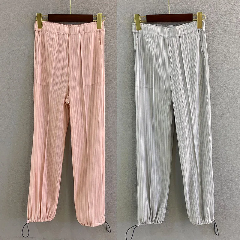 2022 spring women's Pants new casual sports leggings Miyake pleated nine-point pants straight high waist bloomers pants
2022 spring women's Pants new casual sports leggings Miyake pleated nine-point pants straight high waist bloomers pants