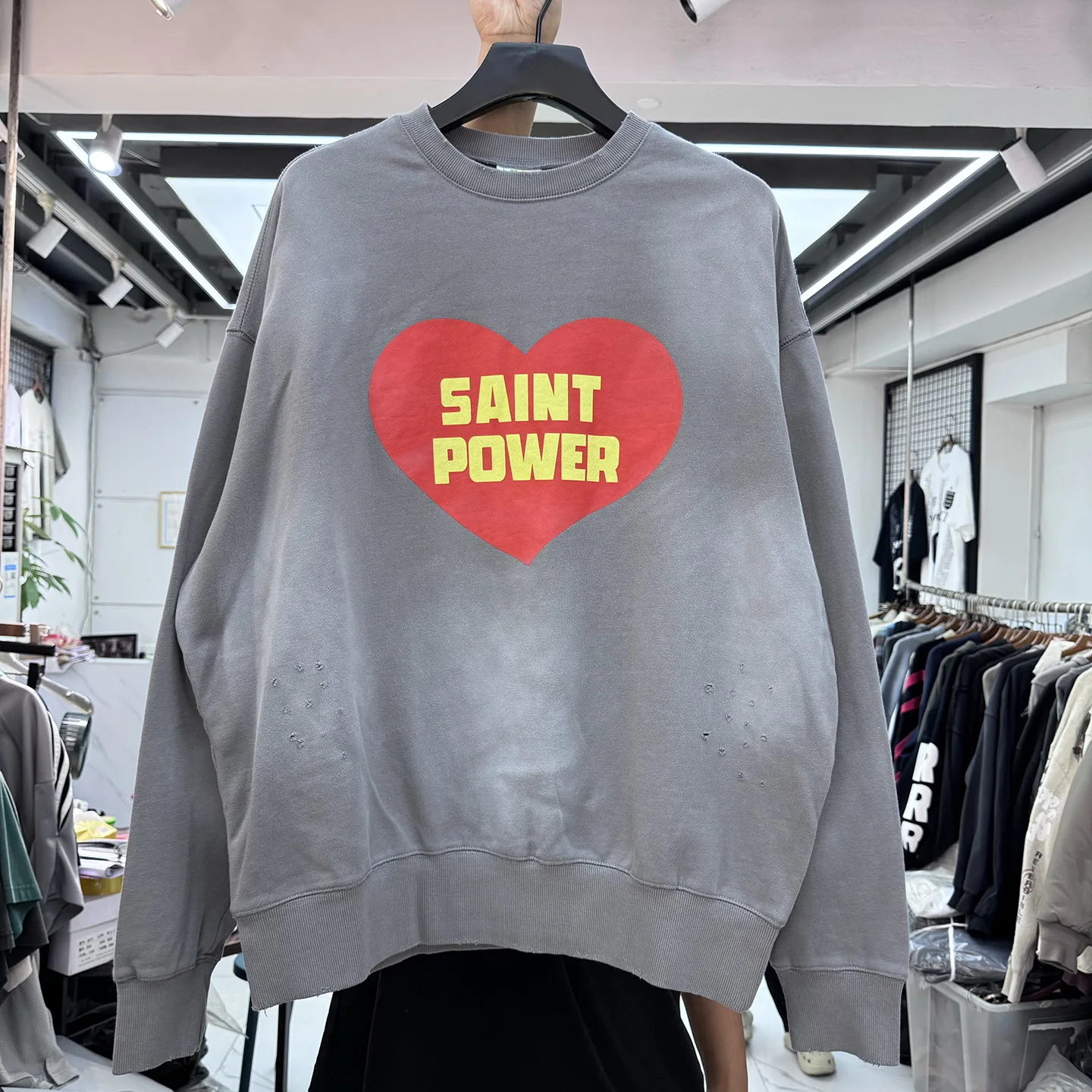 Ретро американское сердце с буквенным принтом на талии для мужчин и женщин, свободная повседневная круглая толстовка с капюшоном, удобная теплая длинная футболка све
Ретро американское сердце с буквенным принтом на талии для мужчин и женщин, свободная повседневная круглая толстовка с капюшоном, удобная теплая длинная футболка све