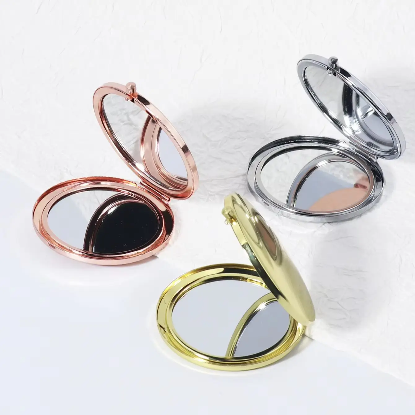 Mini pocket folding mirror set, double-sided high-definition mirror, easy to carry during travel, special for real hair wigs
Mini pocket folding mirror set, double-sided high-definition mirror, easy to carry during travel, special for real hair wigs