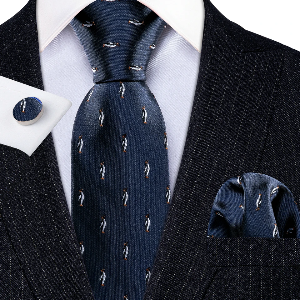 Дизайнерский шелковый галстук с золотым принтом для мужчин 2023, высококачественные карманные квадратные запонки, наборы подарков на день рождения, галстук Barry.Wang 5281
Дизайнерский шелковый галстук с золотым принтом для мужчин 2023, высококачественные карманные квадратные запонки, наборы подарков на день рождения, галстук Barry.Wang 5281