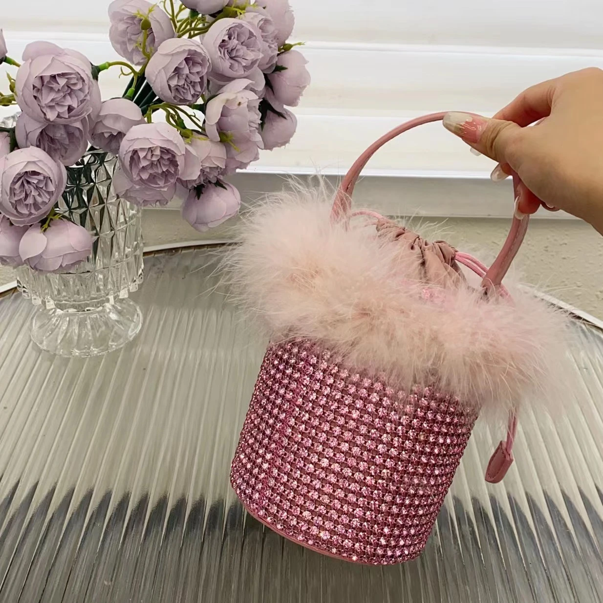 осенне-зимняя полная бриллиантов, блестящая или не сумка-ведро, бриллиантовый набор, пушистая званая ужина, портативная сумка-мессенджер
осенне-зимняя полная бриллиантов, блестящая или не сумка-ведро, бриллиантовый набор, пушистая званая ужина, портативная сумка-мессенджер