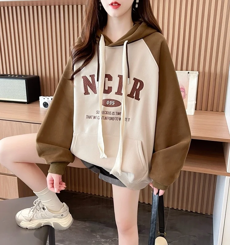 Korean Style Casual Color Block Letter Hoodie Women's Autumn Winter Fleece New Design Loose Shoulder Sleeve Top
Korean Style Casual Color Block Letter Hoodie Women's Autumn Winter Fleece New Design Loose Shoulder Sleeve Top