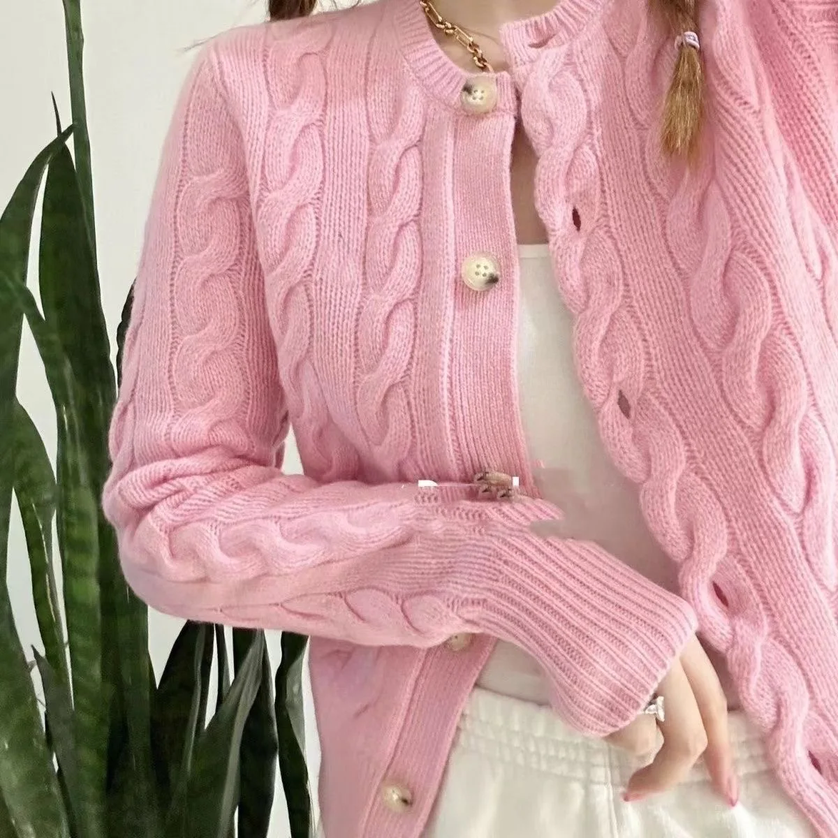 Women New Simple Knitted Cashmere Cardigan Embroidery Round Neck Fashion Hot Sale Twist Autumn Winter Sweater Jacket J268
Women New Simple Knitted Cashmere Cardigan Embroidery Round Neck Fashion Hot Sale Twist Autumn Winter Sweater Jacket J268