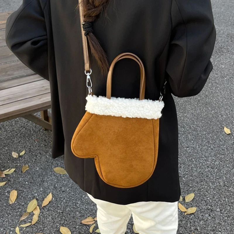 Plush Crossbody Shoulder Bag,Creative Glove Shaped Handbag,2025 Fall Winter Contrast Color Women's Everyday Commuter Sling Bag
Plush Crossbody Shoulder Bag,Creative Glove Shaped Handbag,2025 Fall Winter Contrast Color Women's Everyday Commuter Sling Bag